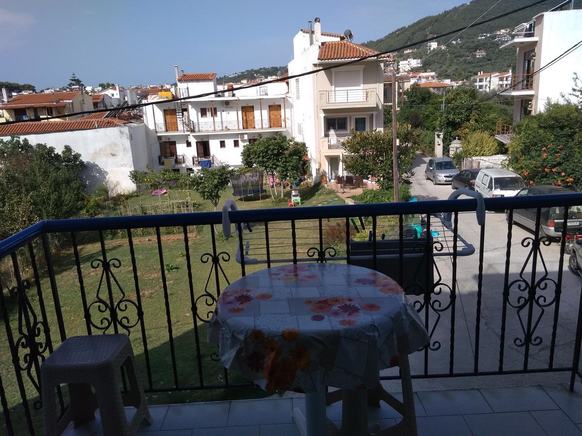 Syraina Apartments Скиатос Екстериор снимка